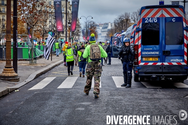 Manifestation Gilets Jaunes sur les Champs Elysees 24 novembre 2018