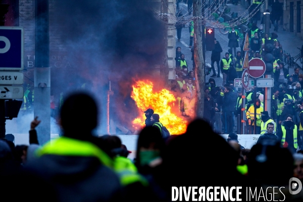 Manifestation Gilets Jaunes sur les Champs Elysees 24 novembre 2018