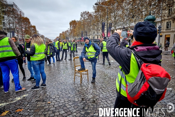 Manifestation Gilets Jaunes sur les Champs Elysees 24 novembre 2018