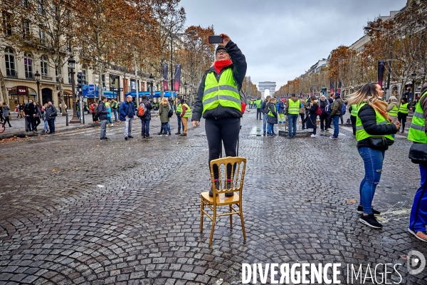 Manifestation Gilets Jaunes sur les Champs Elysees 24 novembre 2018