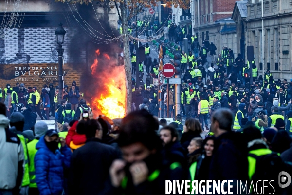 Manifestation Gilets Jaunes sur les Champs Elysees 24 novembre 2018