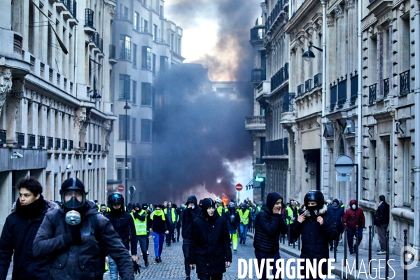 Manifestation Gilets Jaunes sur les Champs Elysees 24 novembre 2018