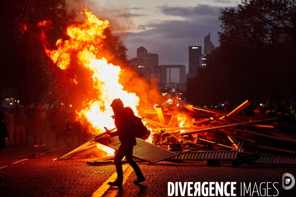 Manifestation Gilets Jaunes sur les Champs Elysees 24 novembre 2018