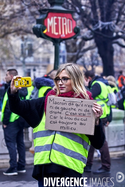 Manifestation Gilets Jaunes sur les Champs Elysees 24 novembre 2018