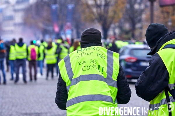 Manifestation Gilets Jaunes sur les Champs Elysees 24 novembre 2018