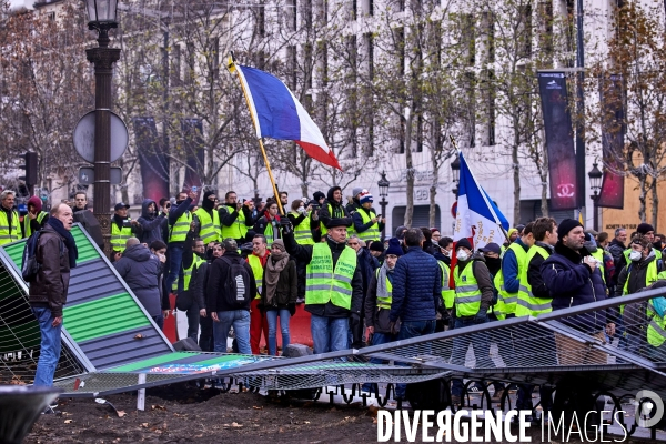 Manifestation Gilets Jaunes sur les Champs Elysees 24 novembre 2018