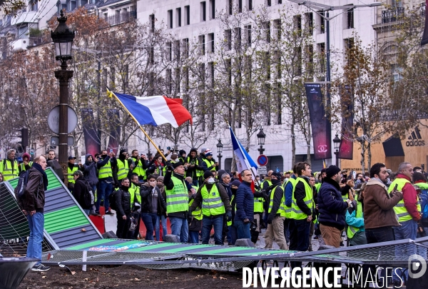 Manifestation Gilets Jaunes sur les Champs Elysees 24 novembre 2018