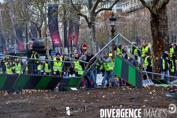 Manifestation Gilets Jaunes sur les Champs Elysees 24 novembre 2018