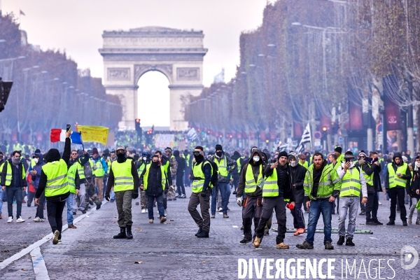 Manifestation Gilets Jaunes sur les Champs Elysees 24 novembre 2018