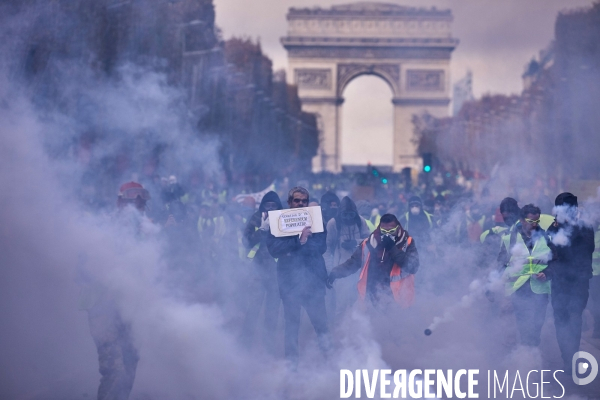 Manifestation Gilets Jaunes sur les Champs Elysees 24 novembre 2018