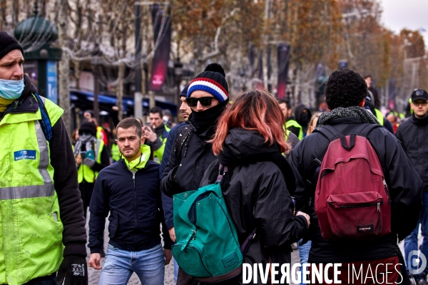 Manifestation Gilets Jaunes sur les Champs Elysees 24 novembre 2018