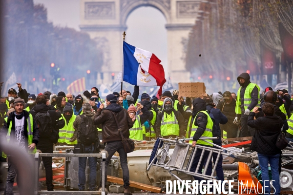 Manifestation Gilets Jaunes sur les Champs Elysees 24 novembre 2018