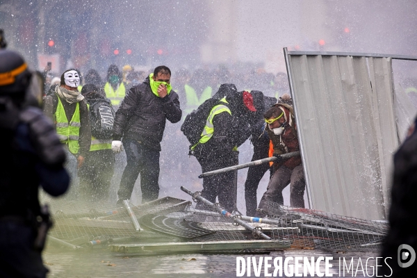 Manifestation Gilets Jaunes sur les Champs Elysees 24 novembre 2018