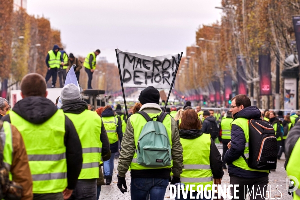 Manifestation Gilets Jaunes sur les Champs Elysees 24 novembre 2018