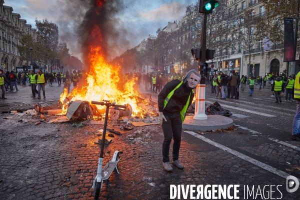 Manifestation Gilets Jaunes sur les Champs Elysees 24 novembre 2018