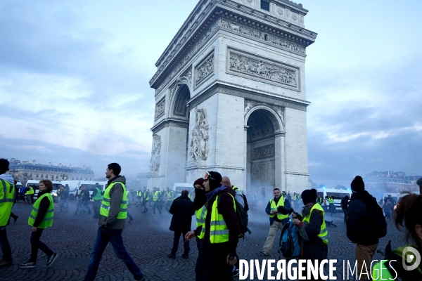 Manifestation Gilets Jaunes sur les Champs Elysees 24 novembre 2018
