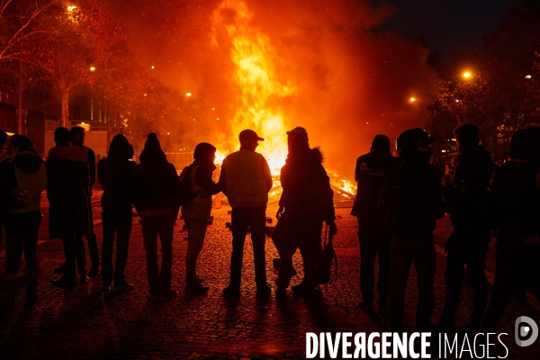 Manifestation Gilets Jaunes sur les Champs Elysees 24 novembre 2018