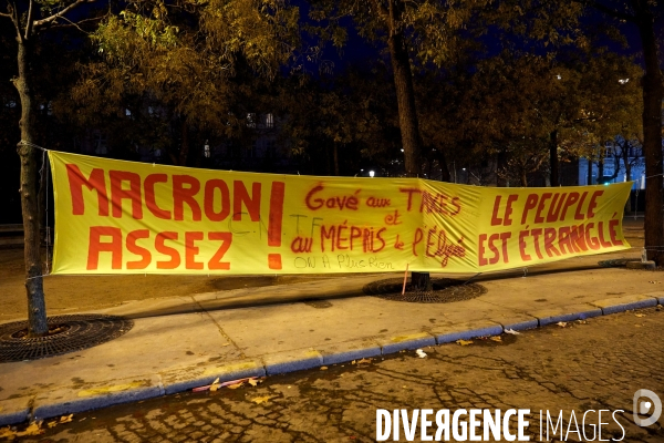 Manifestation Gilets Jaunes sur les Champs Elysees 24 novembre 2018