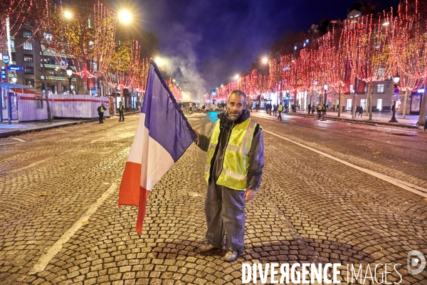 Manifestation Gilets Jaunes sur les Champs Elysees 24 novembre 2018