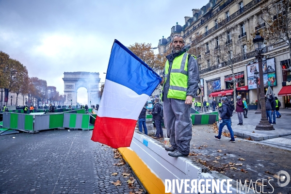 Manifestation Gilets Jaunes sur les Champs Elysees 24 novembre 2018