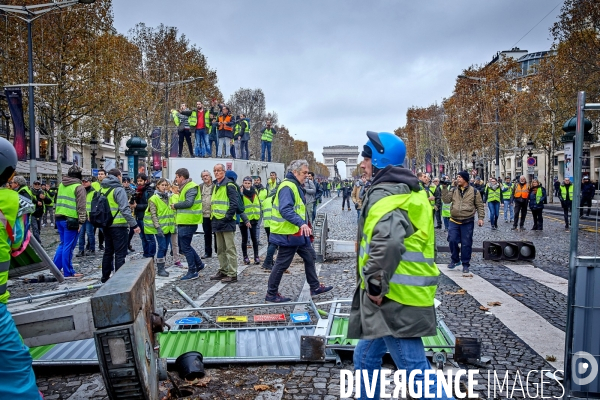 Manifestation Gilets Jaunes sur les Champs Elysees 24 novembre 2018