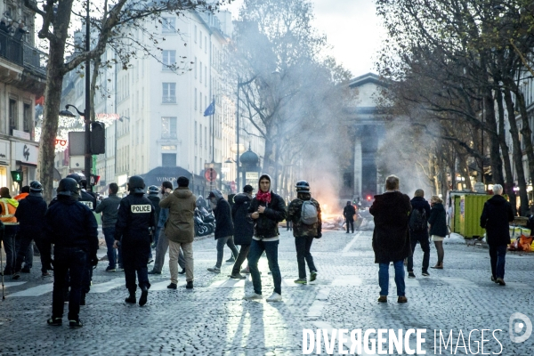 Gilets Jaunes sur les Champs Elysees - 24.11.2018