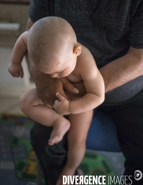 Squat canal Saint-Denis Homme et enfant