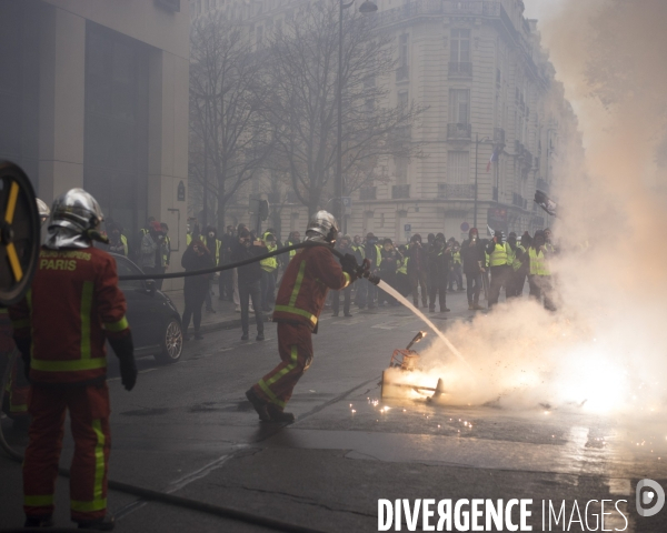 Gilets jaunes vers les Champs Elysées