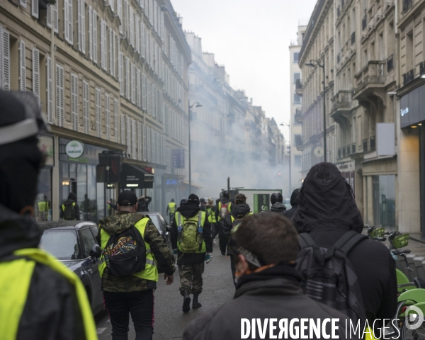 Gilets jaunes vers les Champs Elysées