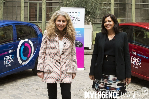 Anne HIDALGO présente le service de véhicules électriques en libre service  Free2Move .