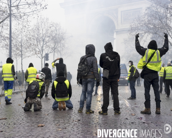 Gilets jaunes vers les Champs Elysées