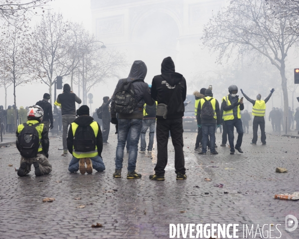 Gilets jaunes vers les Champs Elysées