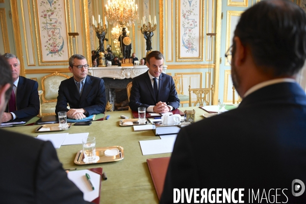 Réunion extraordinaire à l Elysée/ Gilets jaunes