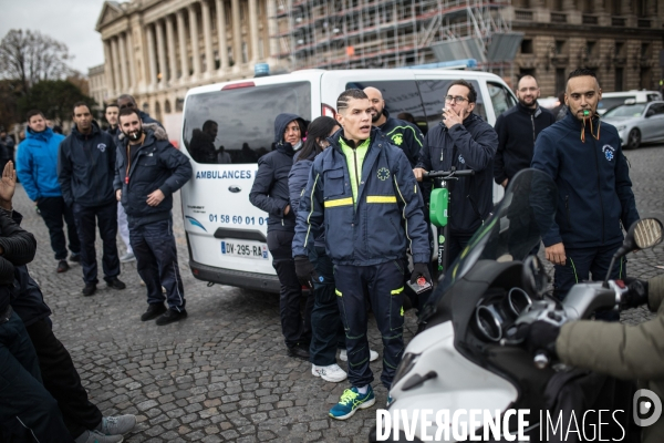 Manifestation d ambulanciers contre la réforme du financement des transports sanitaires