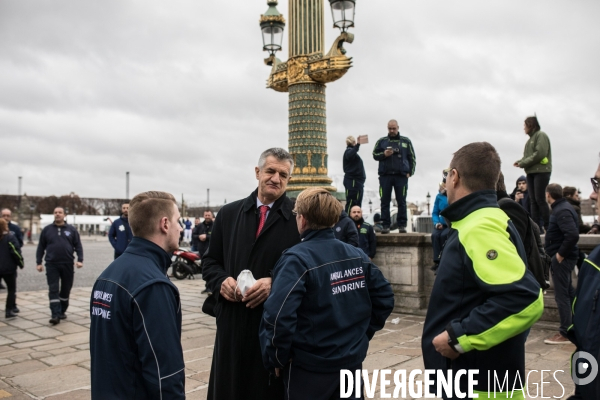 Manifestation d ambulanciers contre la réforme du financement des transports sanitaires
