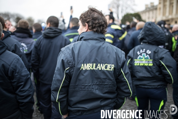 Manifestation d ambulanciers contre la réforme du financement des transports sanitaires