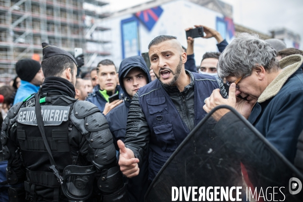 Manifestation d ambulanciers contre la réforme du financement des transports sanitaires