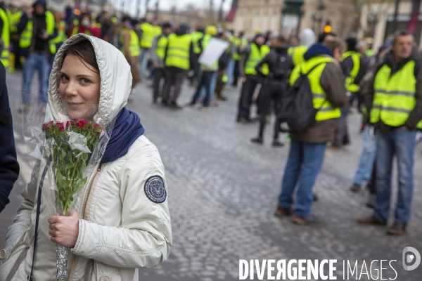 Quatrième samedi de manifestation du mouvement des Gilets jaunes sur les champs-Elysées à Paris