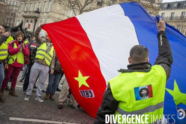 Quatrième samedi de manifestation du mouvement des Gilets jaunes sur les champs-Elysées à Paris