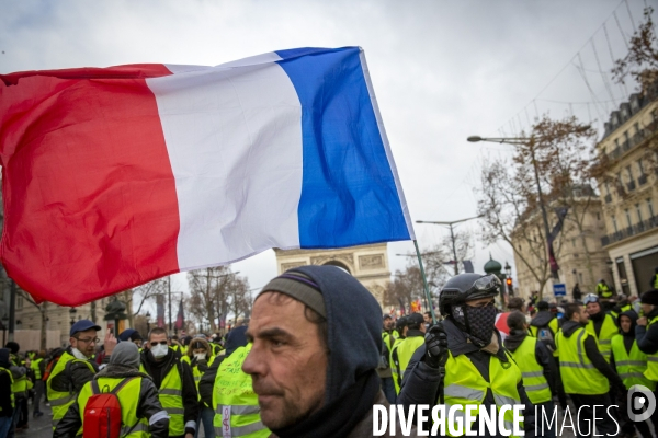 Quatrième samedi de manifestation du mouvement des Gilets jaunes sur les champs-Elysées à Paris