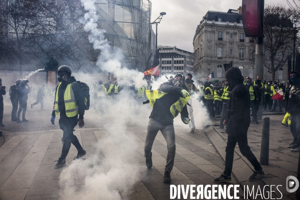 Acte 4 des gilets jaunes a paris.