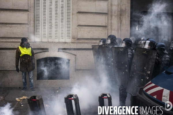 Acte 4 des gilets jaunes a paris.