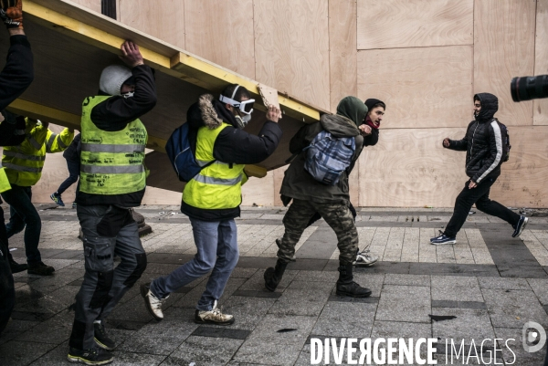 Acte 4 des gilets jaunes a paris.