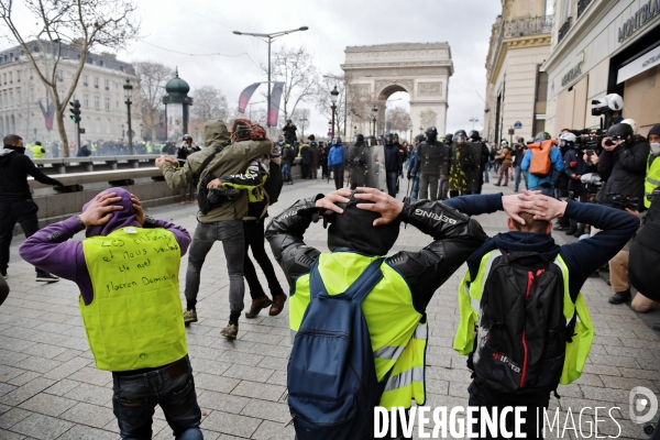 Manifestation des gilets jaunes à paris / Acte IV