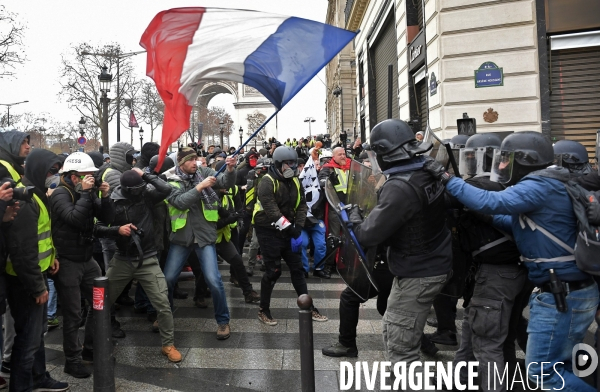 Manifestation des gilets jaunes à paris / Acte IV