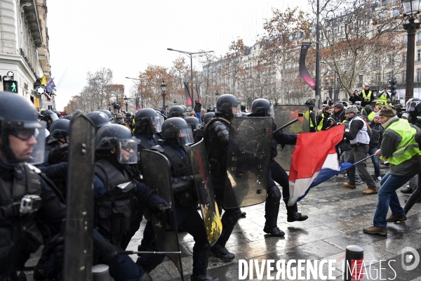 Manifestation des gilets jaunes à paris / Acte IV