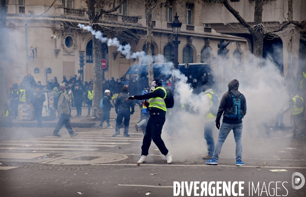 Manifestation des gilets jaunes à paris / Acte IV