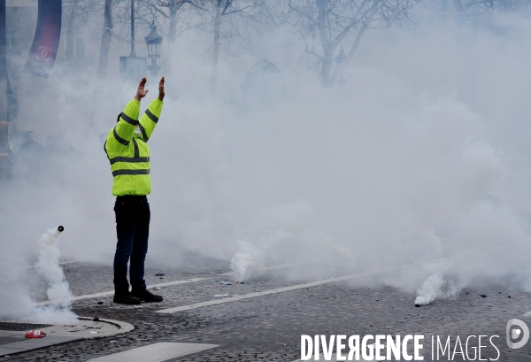 Manifestation des gilets jaunes à paris / Acte IV