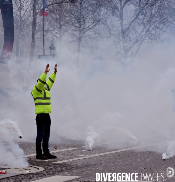 Manifestation des gilets jaunes à paris / Acte IV