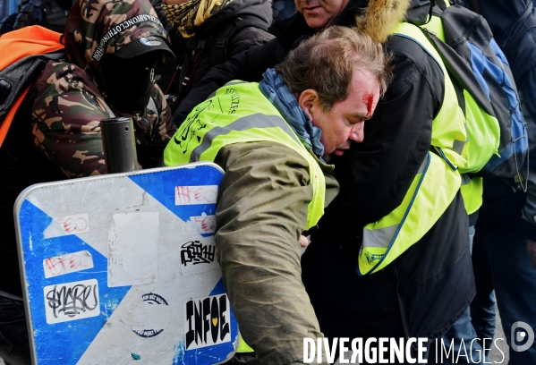 Manifestation des gilets jaunes à paris / Acte IV